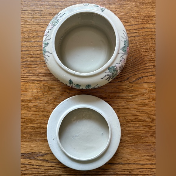 Vintage Grandmillennial cottage core pastel Floral Ceramic shallow bowl with lid - Picture 4 of 6